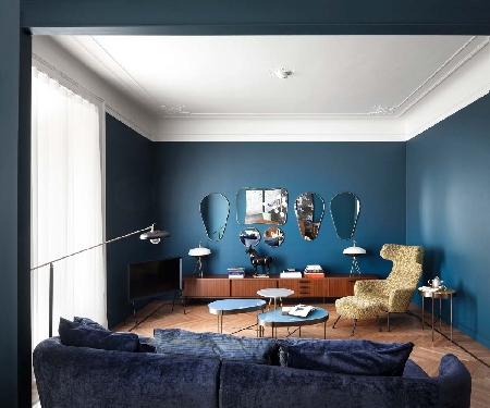  Căn nhà khéo léo áp dụng gam màu xanh xám quyền lực làm điểm nhấn cá tính
Sử dụng màu tối trong trang trí căn hộ nhỏ luôn là một trong những thách thức khó khăn đối với các chuyên gia thiết