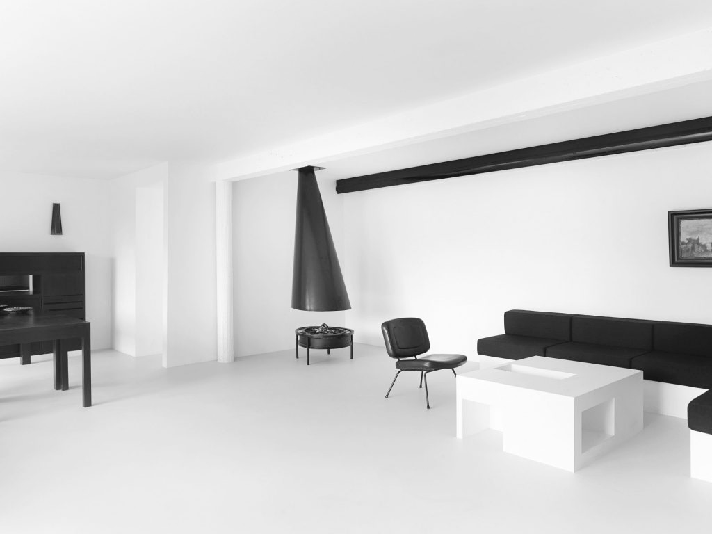Gia chủ căn hộ Stella Võ Văn Kiệt đột phá thiết kế với tông màu trắng - đen